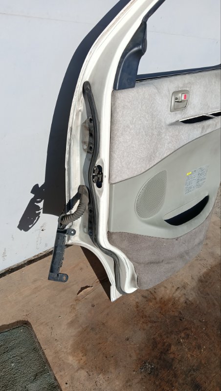 Дверь TOYOTA HIACE REGIUS KCH46G 1KZ-TE 1997 передняя правая (б/у) Дверь TOYOTA HIACE REGIUS KCH46G 1KZ-TE 1997 передняя правая (б/у)