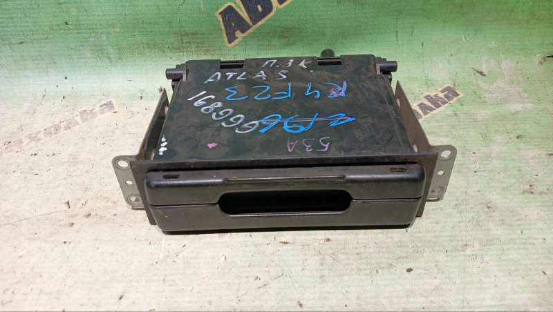 Бардачок в панель NISSAN ATLAS P4F23 TD27 1997 (б/у)