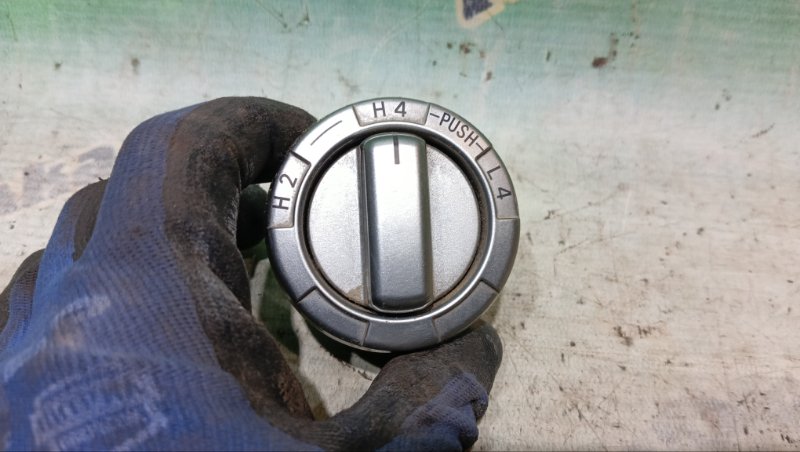 Кнопка 4WD TOYOTA HILUX SURF RZN215 3RZ-FE 2002 (б/у)