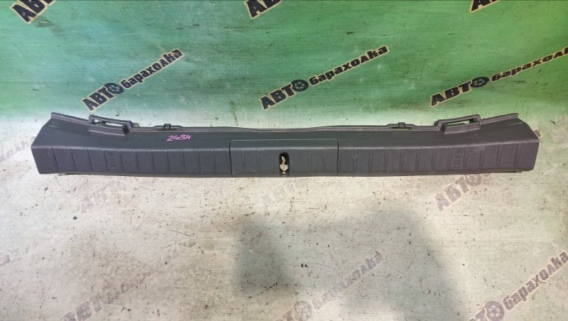Накладка замка багажника TOYOTA PRIUS NHW20 1NZ-FXE 2005 (б/у)