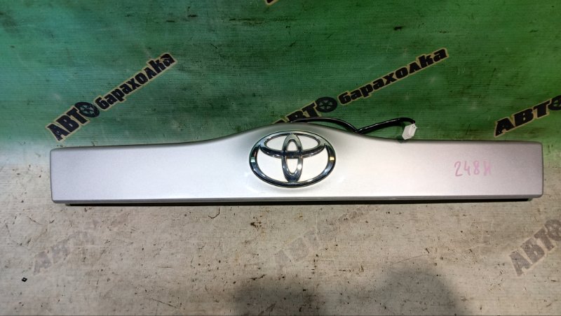 Накладка 5-й двери TOYOTA PRIUS NHW20 1NZ-FXE 2005 (б/у)