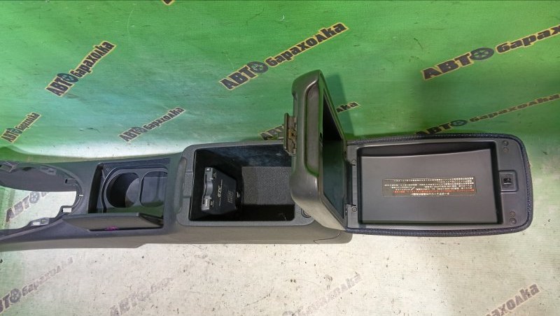 Подлокотник TOYOTA CALDINA ST246 3S-GTE 2004 (б/у) Подлокотник TOYOTA CALDINA ST246 3S-GTE 2004 (б/у)