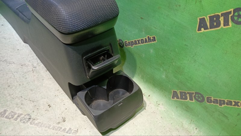 Подлокотник TOYOTA CALDINA ST246 3S-GTE 2004 (б/у) Подлокотник TOYOTA CALDINA ST246 3S-GTE 2004 (б/у)
