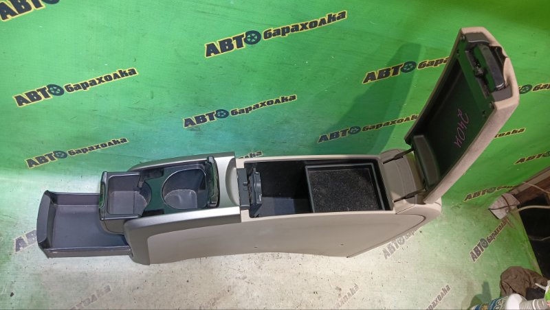 Подлокотник TOYOTA PRIUS NHW20 1NZ-FXE 2004 (б/у) Подлокотник TOYOTA PRIUS NHW20 1NZ-FXE 2004 (б/у)
