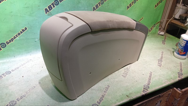 Подлокотник TOYOTA PRIUS NHW20 1NZ-FXE 2004 (б/у) Подлокотник TOYOTA PRIUS NHW20 1NZ-FXE 2004 (б/у)