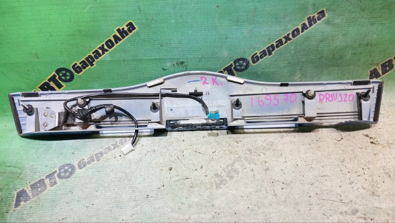 Накладка 5-й двери TOYOTA PRIUS NHW20 1NZ-FXE 2008 (б/у) Накладка 5-й двери TOYOTA PRIUS NHW20 1NZ-FXE 2008 (б/у)