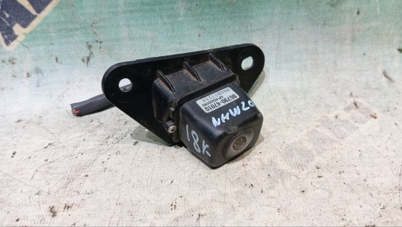 Камера заднего вида TOYOTA PRIUS NHW20 1NZ-FXE 2004 (б/у) Камера заднего вида TOYOTA PRIUS NHW20 1NZ-FXE 2004 (б/у)