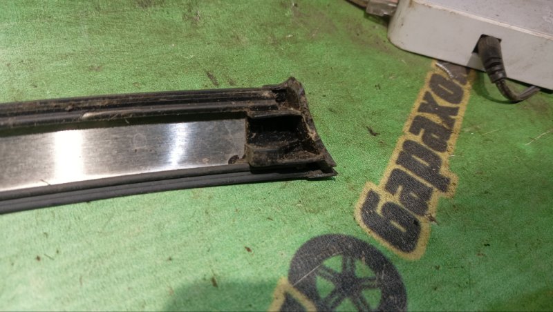 Молдинг на крышу SUZUKI SX4 YC11S M15A 2008 левый (б/у) Молдинг на крышу SUZUKI SX4 YC11S M15A 2008 левый (б/у)