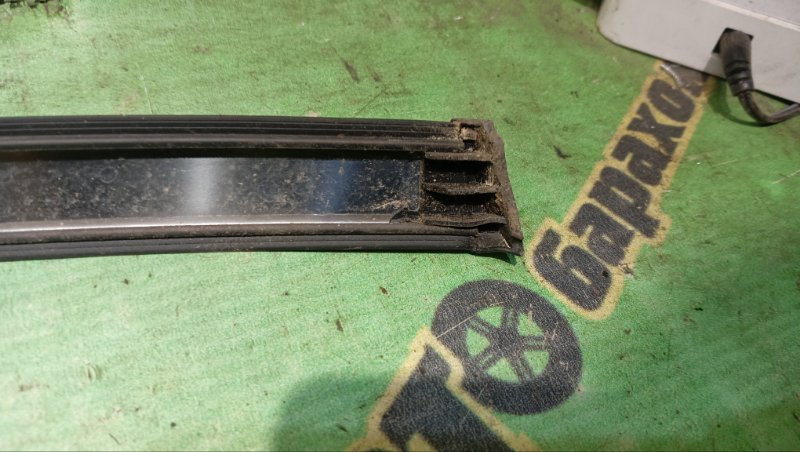 Молдинг на крышу SUZUKI SX4 YC11S M15A 2008 правый (б/у) Молдинг на крышу SUZUKI SX4 YC11S M15A 2008 правый (б/у)