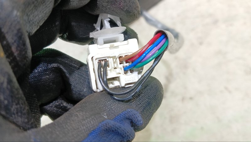 Зеркало TOYOTA PRIUS NHW20 1NZ-FXE 2005 переднее левое (б/у) Зеркало TOYOTA PRIUS NHW20 1NZ-FXE 2005 переднее левое (б/у)