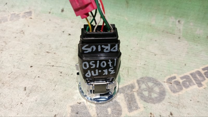 Кнопка старт TOYOTA PRIUS NHW20 1NZ-FXE 2005 (б/у) Кнопка старт TOYOTA PRIUS NHW20 1NZ-FXE 2005 (б/у)