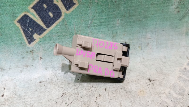 РУЧКА ОТКРЫВАНИЯ БЕНЗОБАКА TOYOTA Land Cruiser Prado TRJ150W 2TR-FE 2014 (б/у) РУЧКА ОТКРЫВАНИЯ БЕНЗОБАКА TOYOTA Land Cruiser Prado TRJ150W 2TR-FE 2014 (б/у)