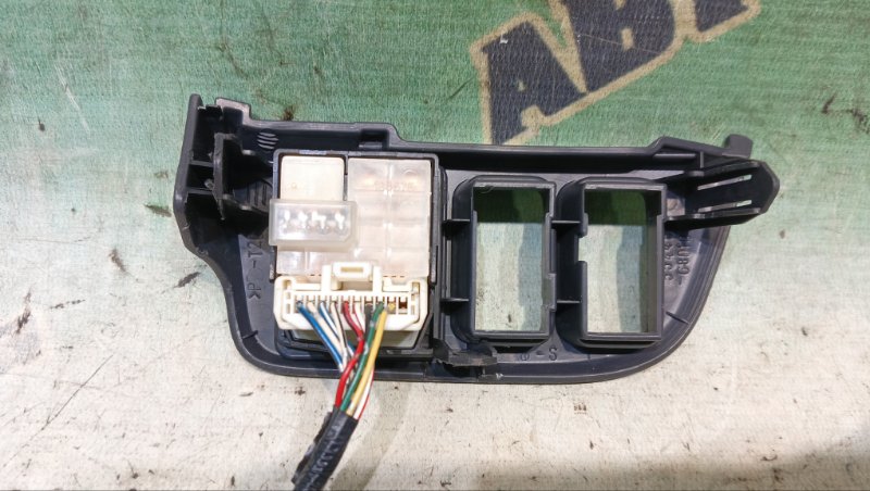 КНОПКА РЕГУЛИРОВКИ ЗЕРКАЛ TOYOTA WISH ZNE14G 1ZZ-FE 2004 (б/у) КНОПКА РЕГУЛИРОВКИ ЗЕРКАЛ TOYOTA WISH ZNE14G 1ZZ-FE 2004 (б/у)