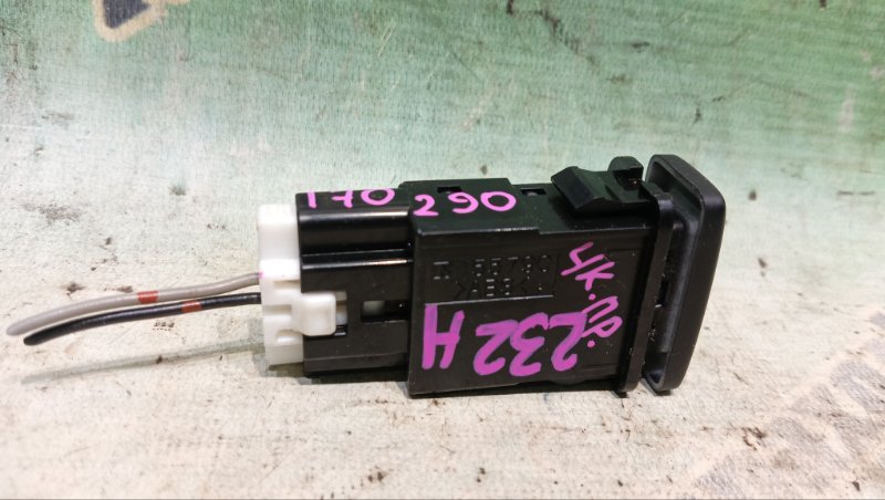 Кнопка TOYOTA WISH ZNE14G 1ZZ-FE 2004 (б/у) Кнопка TOYOTA WISH ZNE14G 1ZZ-FE 2004 (б/у)