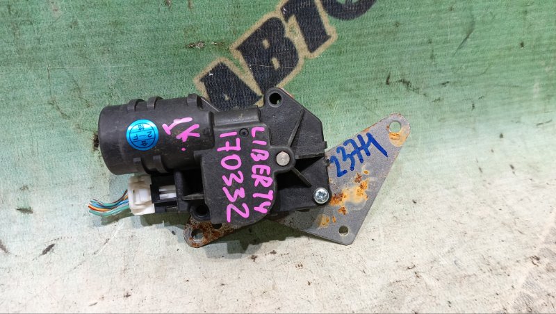 Сервопривод заслонок печки NISSAN LIBERTY RM12 QR20(DE) 2002 (б/у)