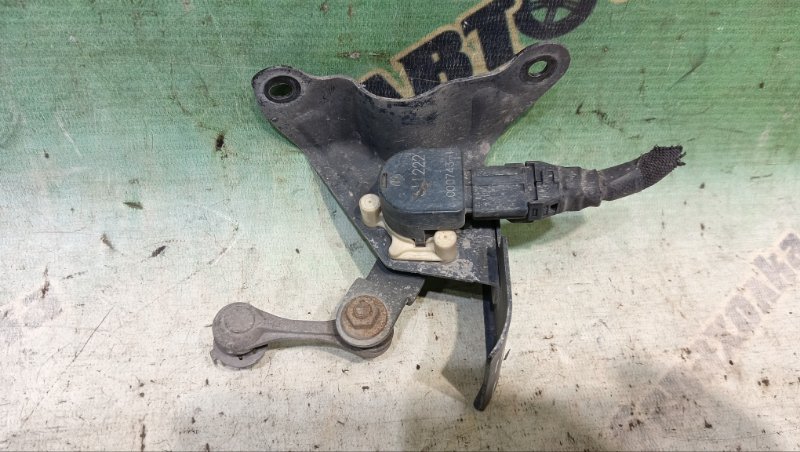 Датчик корректора фар TOYOTA IPSUM ACM21W 2AZ-FE 2004 (б/у) Датчик корректора фар TOYOTA IPSUM ACM21W 2AZ-FE 2004 (б/у)