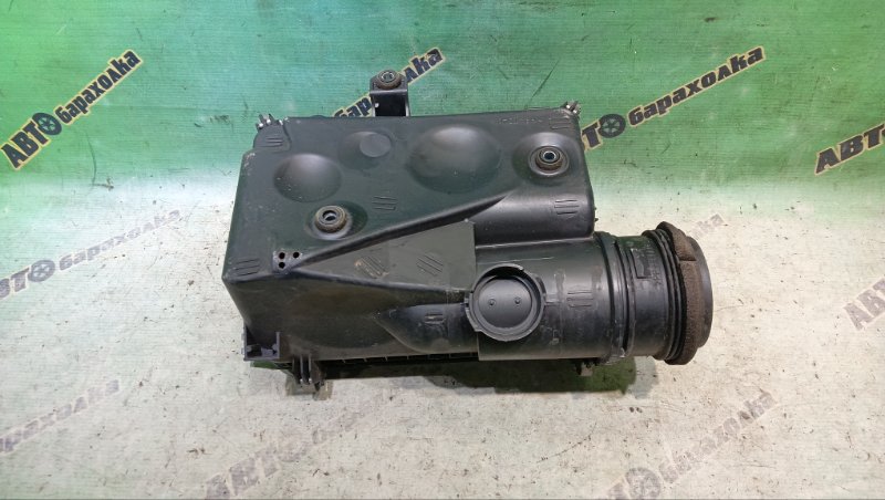 Корпус воздушного фильтра TOYOTA Land Cruiser Prado TRJ150W 2TR-FE 2014 (б/у) Корпус воздушного фильтра TOYOTA Land Cruiser Prado TRJ150W 2TR-FE 2014 (б/у)