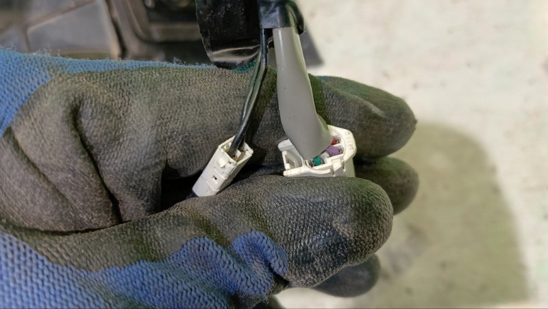 Зеркало TOYOTA PRIUS NHW20 1NZ-FXE 2006 переднее левое (б/у) Зеркало TOYOTA PRIUS NHW20 1NZ-FXE 2006 переднее левое (б/у)