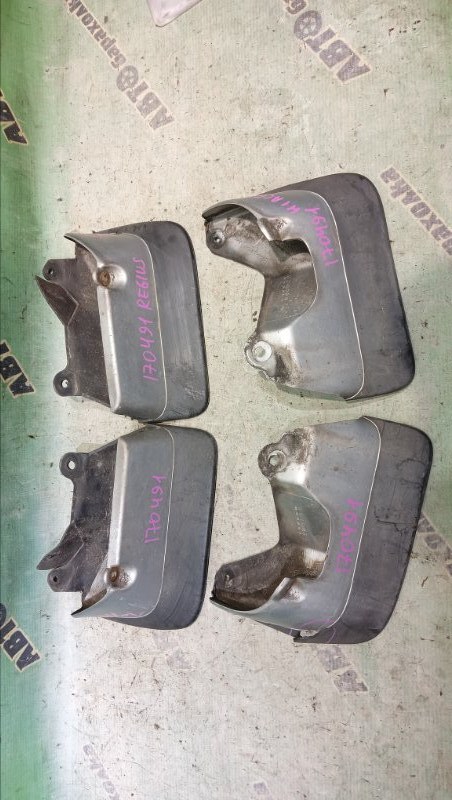 Брызговики комплект TOYOTA HIACE REGIUS KCH46G 1KZ-TE 1997 (б/у)