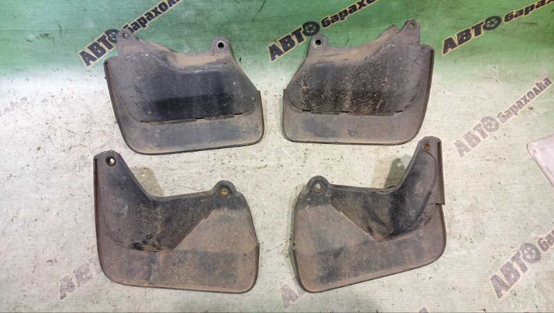 Брызговики комплект TOYOTA HIACE REGIUS KCH46G 1KZ-TE 1997 (б/у) Брызговики комплект TOYOTA HIACE REGIUS KCH46G 1KZ-TE 1997 (б/у)