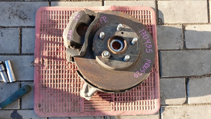 Ступица TOYOTA PRIUS NHW20 1NZ-FXE 2004 передняя правая (б/у)