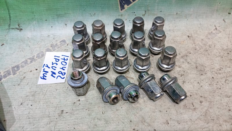 Гайка на колесо TOYOTA IPSUM ACM21W 2AZ-FE 2006 (б/у) Гайка на колесо TOYOTA IPSUM ACM21W 2AZ-FE 2006 (б/у)