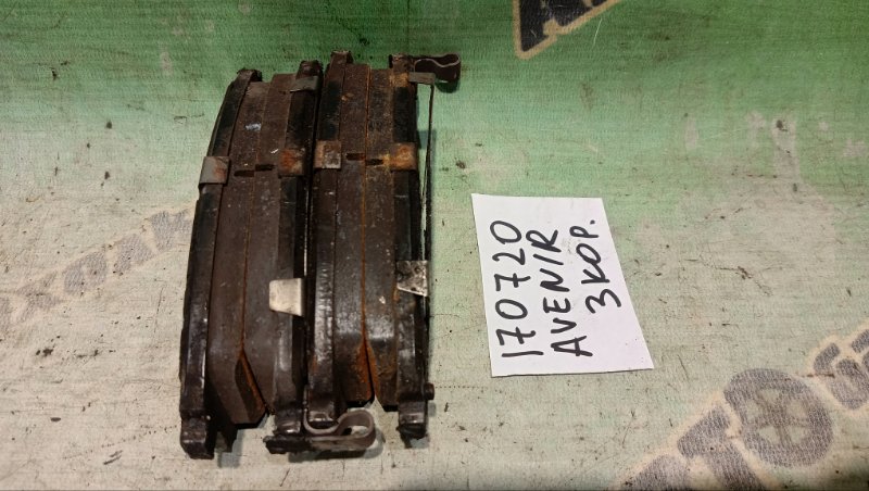 Колодки тормозные NISSAN AVENIR RW11 QR20(DE) 2003 передние (б/у)