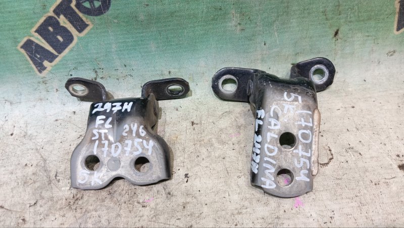 Петля дверная TOYOTA CALDINA ST246W 3S-GTE 2004 передняя левая (б/у)