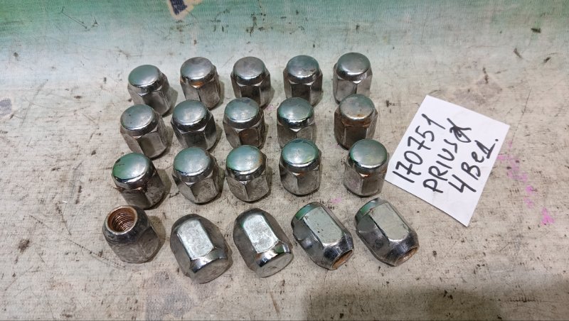 Гайка на колесо TOYOTA PRIUS ALPHA ZVW40W 2ZR-FXE 2013 (б/у)