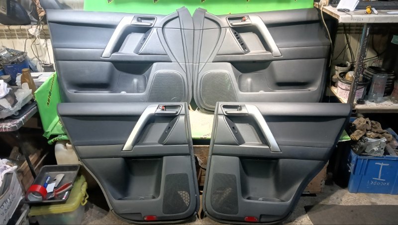 Обшивка дверей TOYOTA Land Cruiser Prado TRJ150W 2TR-FE 2014 (б/у)
