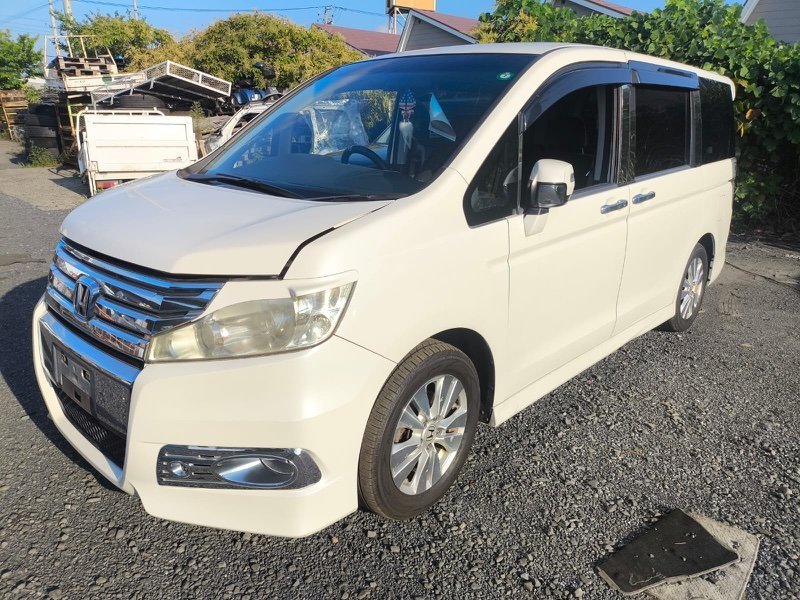 Дверь HONDA STEPWGN RK5 R20A 2011 передняя левая (б/у)