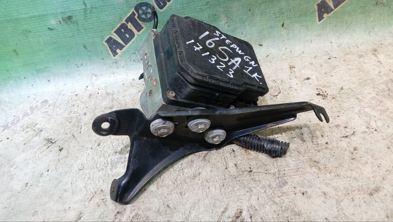 Блок ABS HONDA STEPWGN RK5 R20A 2011 (б/у)