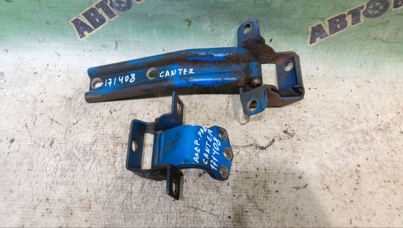 Петля дверная MITSUBISHI CANTER FB511B 4M40 1996 задняя правая (б/у)