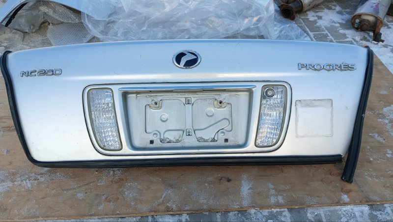 Крышка багажника TOYOTA PROGRES JCG10 1JZ-GE 2000 (б/у)