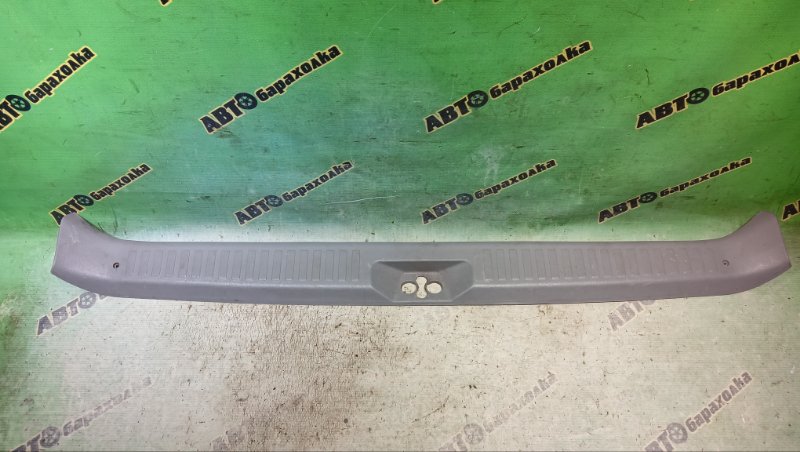 Накладка замка багажника MAZDA BONGO FRIENDEE SGLW WL-T 1999 (б/у)