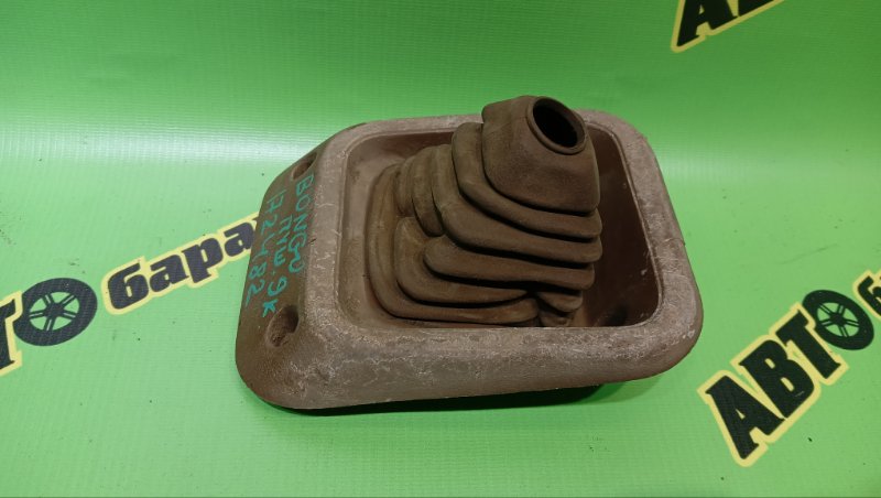 Кожух ручки мкпп MAZDA BONGO SE88M F8 1986 (б/у)