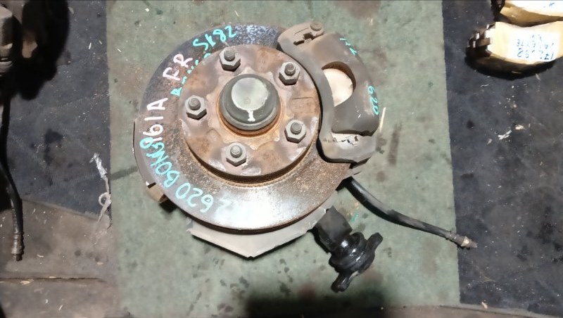 Ступица MAZDA BONGO SK82VM F8 2004 передняя правая (б/у)