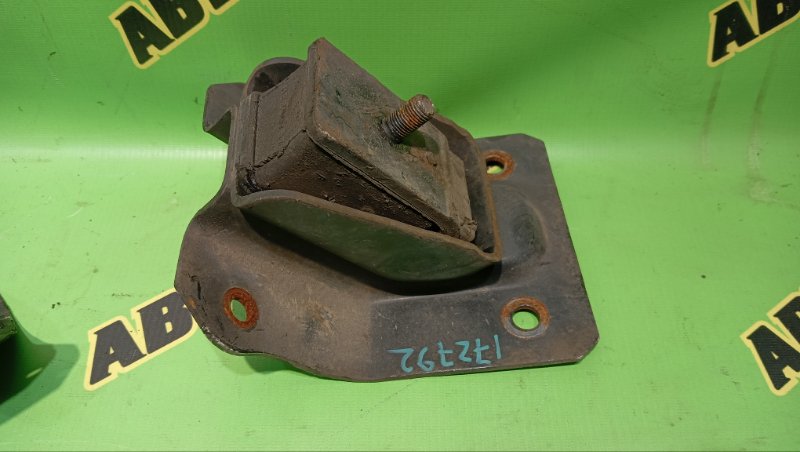 Подушка двигателя MITSUBISHI CANTER FB511B 4M40 1996 правая (б/у)