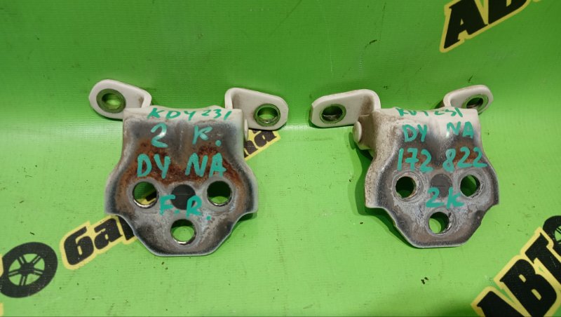 Петля дверная TOYOTA DYNA KDY231 передняя правая (б/у)