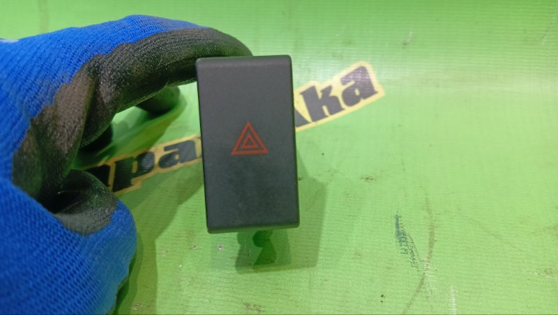 Кнопка аварийной сигнализации DAIHATSU MOVE LA100S KF-VE3 2013 (б/у)