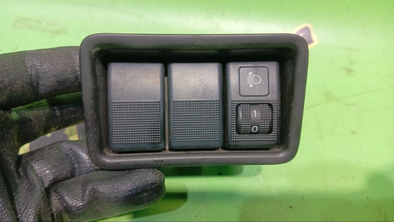 Кнопка регулировки фар NISSAN VANETTE SKP2TN L8 2015 (б/у)