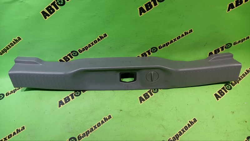 Накладка замка багажника NISSAN PRESAGE VU30 YD25 1998 (б/у)