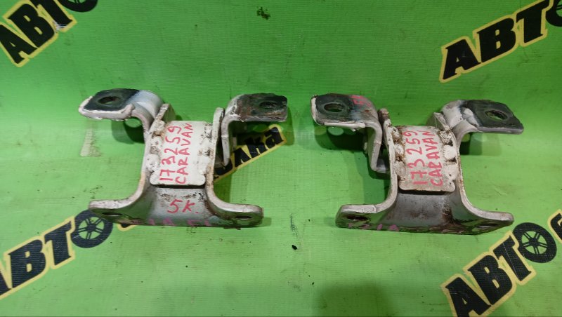 Петля дверная NISSAN CARAVAN DWGE25 ZD30(DDTI) 2007 передняя левая (б/у)