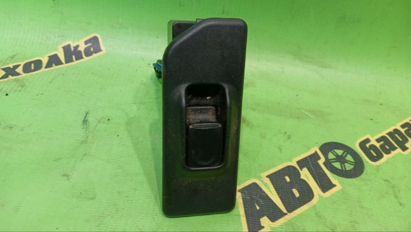 Кнопка стеклоподъемника ISUZU BIGHORN UBS73GW 4JX1 2001 задняя правая (б/у)