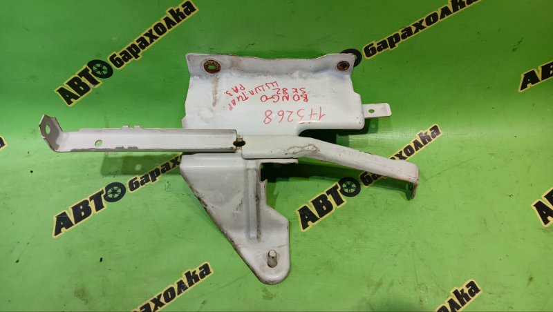 Крепление бампера MAZDA BONGO SK82VM F8 2004 переднее левое (б/у)