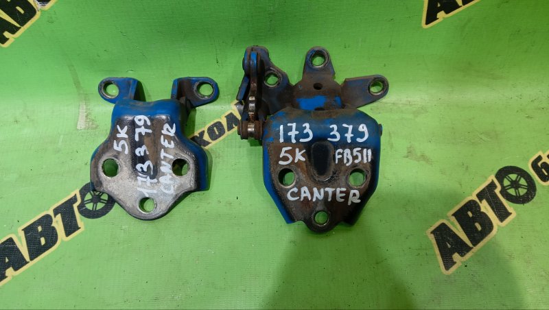 Петля дверная MITSUBISHI CANTER FB511B 4M40 1996 передняя правая (б/у)