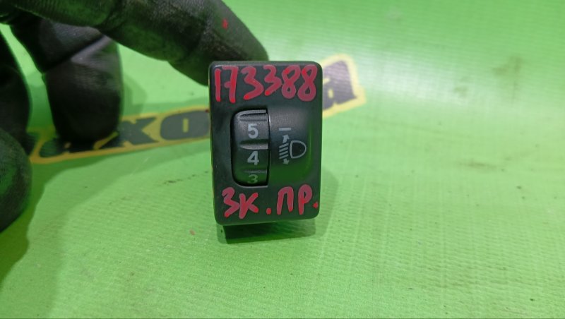 Кнопка регулировки фар DAIHATSU MOVE LA100S KF-VE3 2013 (б/у)