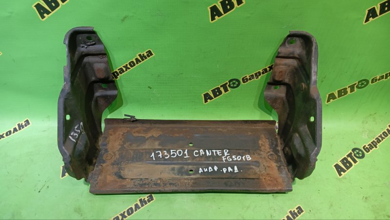 Подставка под аккумулятор MITSUBISHI CANTER FB501B 4M40 (б/у)
