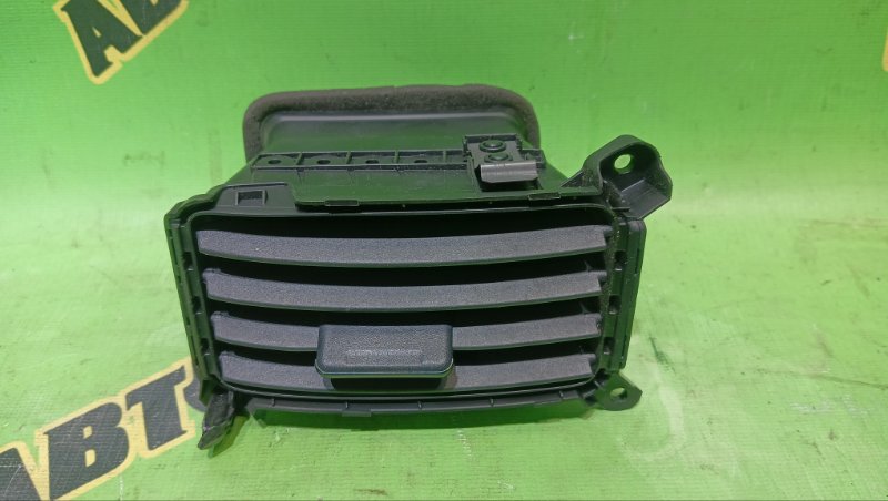 Решетка вентиляционная HONDA STEPWGN RK5 R20A 2011 правая (б/у)