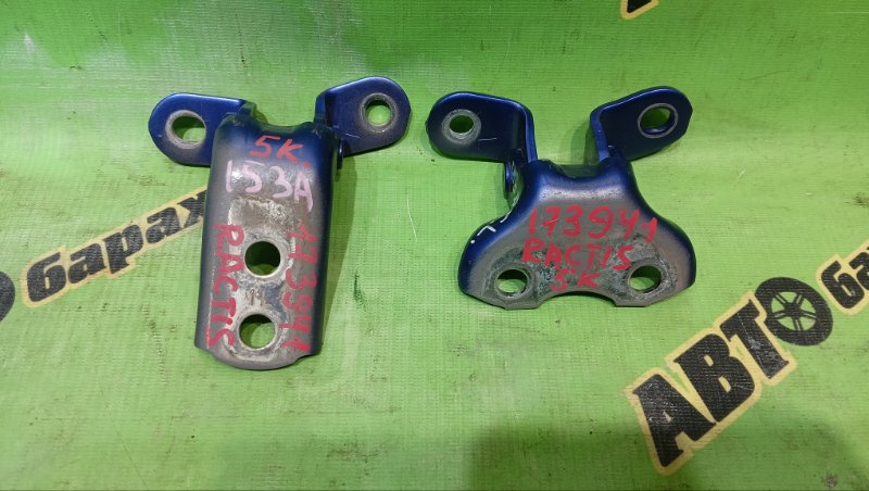 Петля дверная TOYOTA RACTIS NSP120 1NR-FE 2011 передняя левая (б/у)